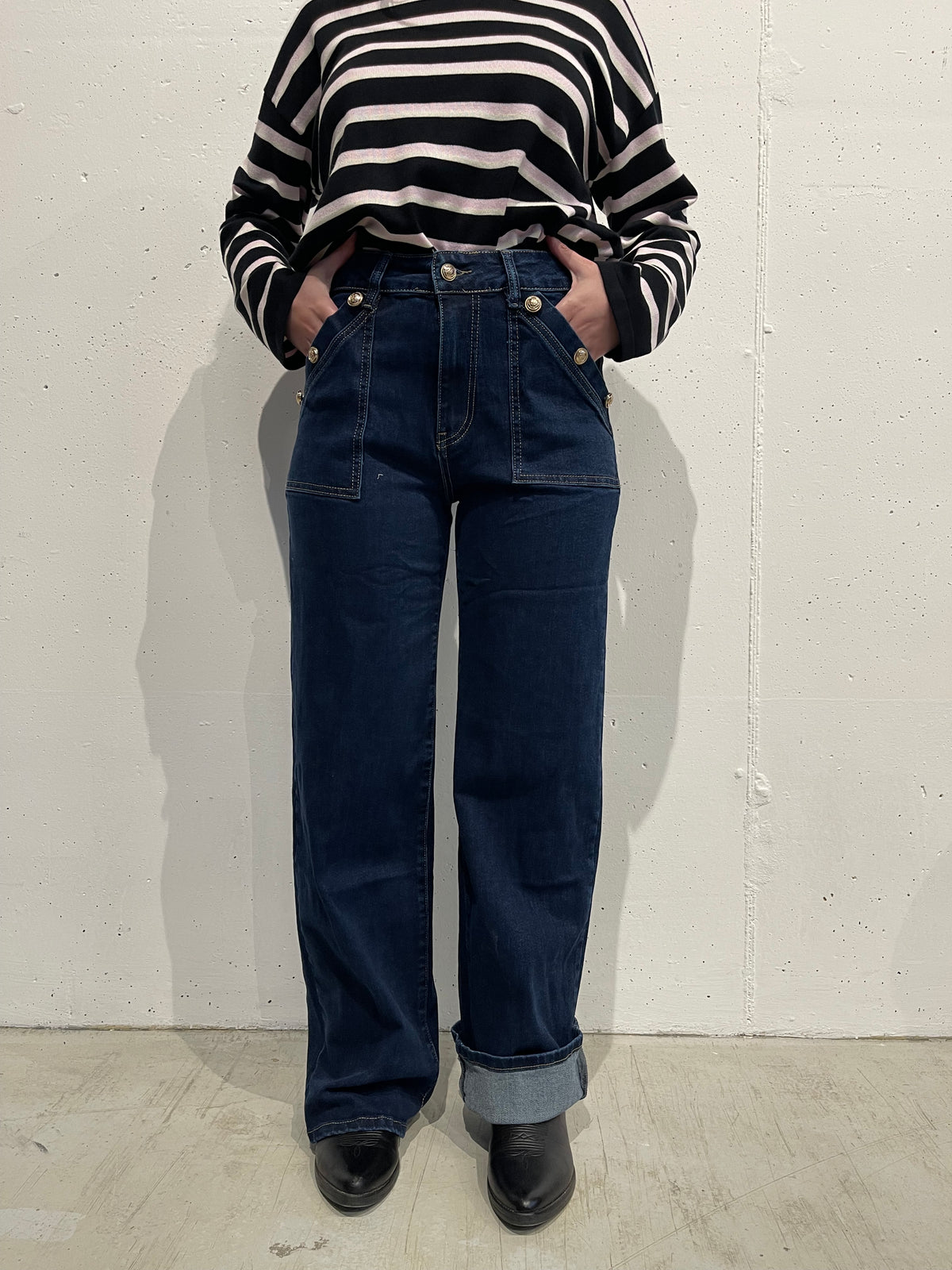 Jeans con bottoni d'orati