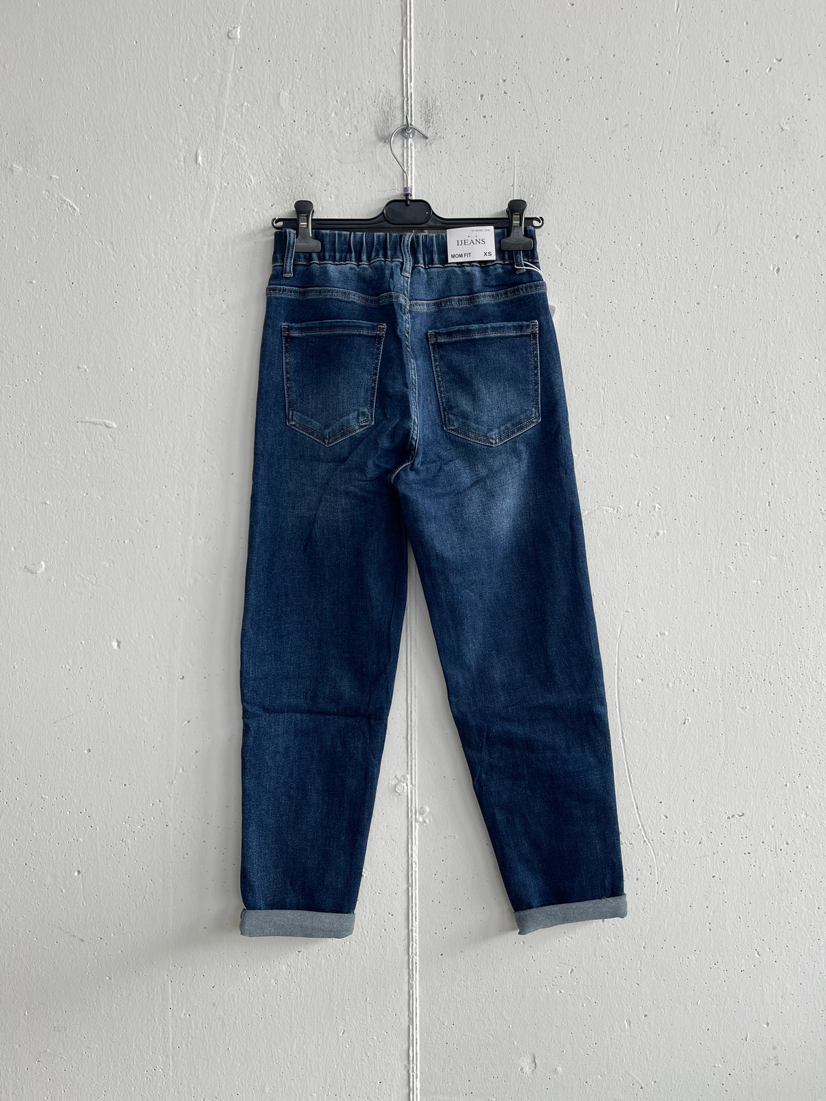 Jeans mom fit con elastico