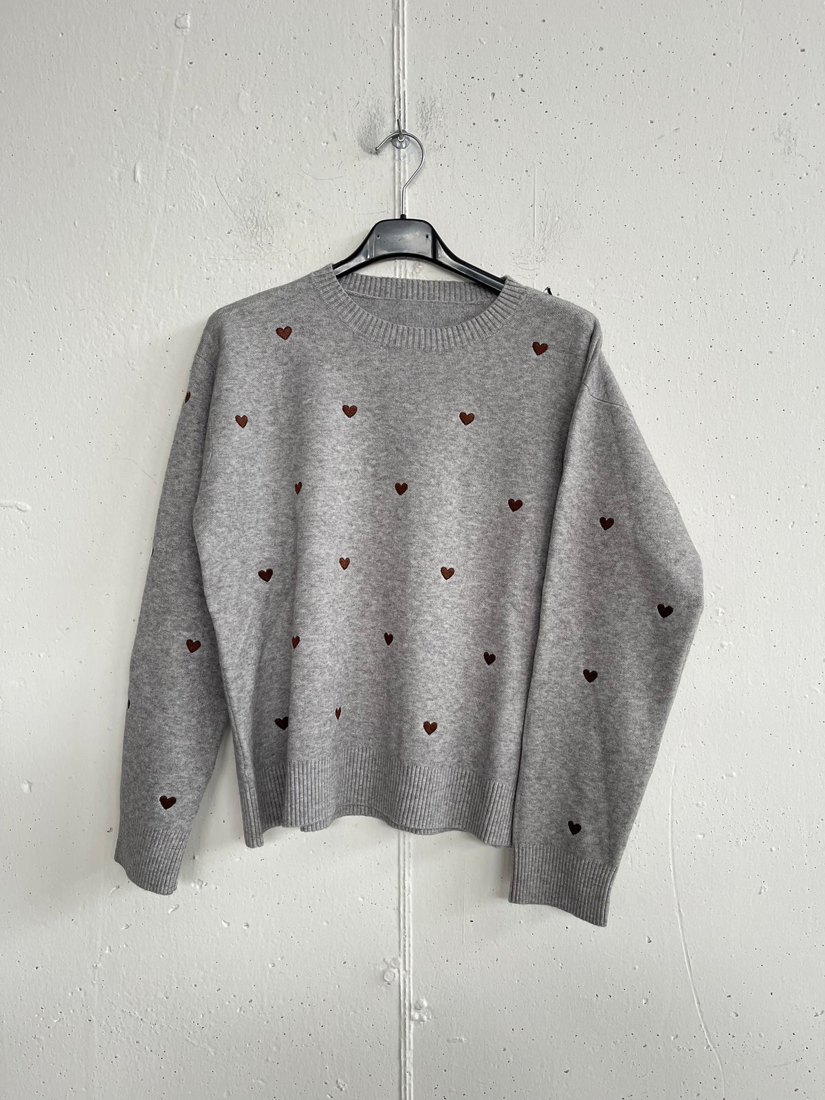 Pull cuoricini ricamati