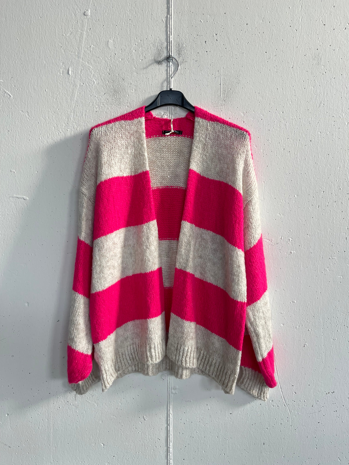 Cardigan over a righe