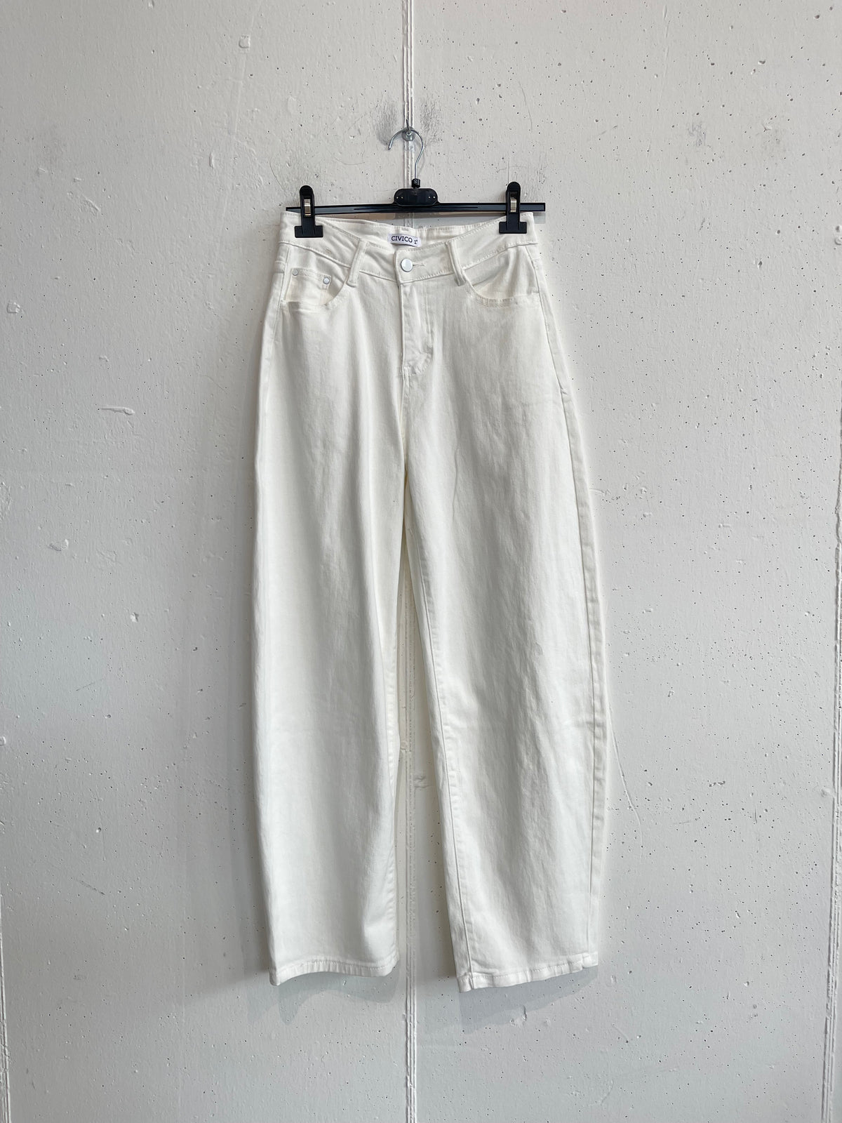 WHITE jeans