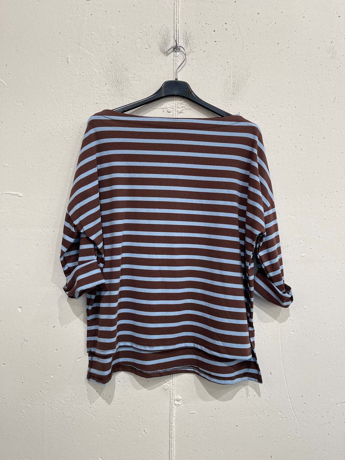 Lonsleeve a righe con collo a barchetta