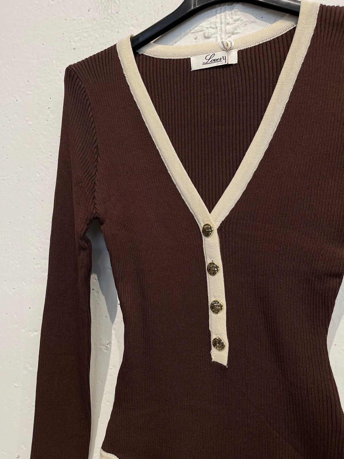 Body con bottoncini dorati