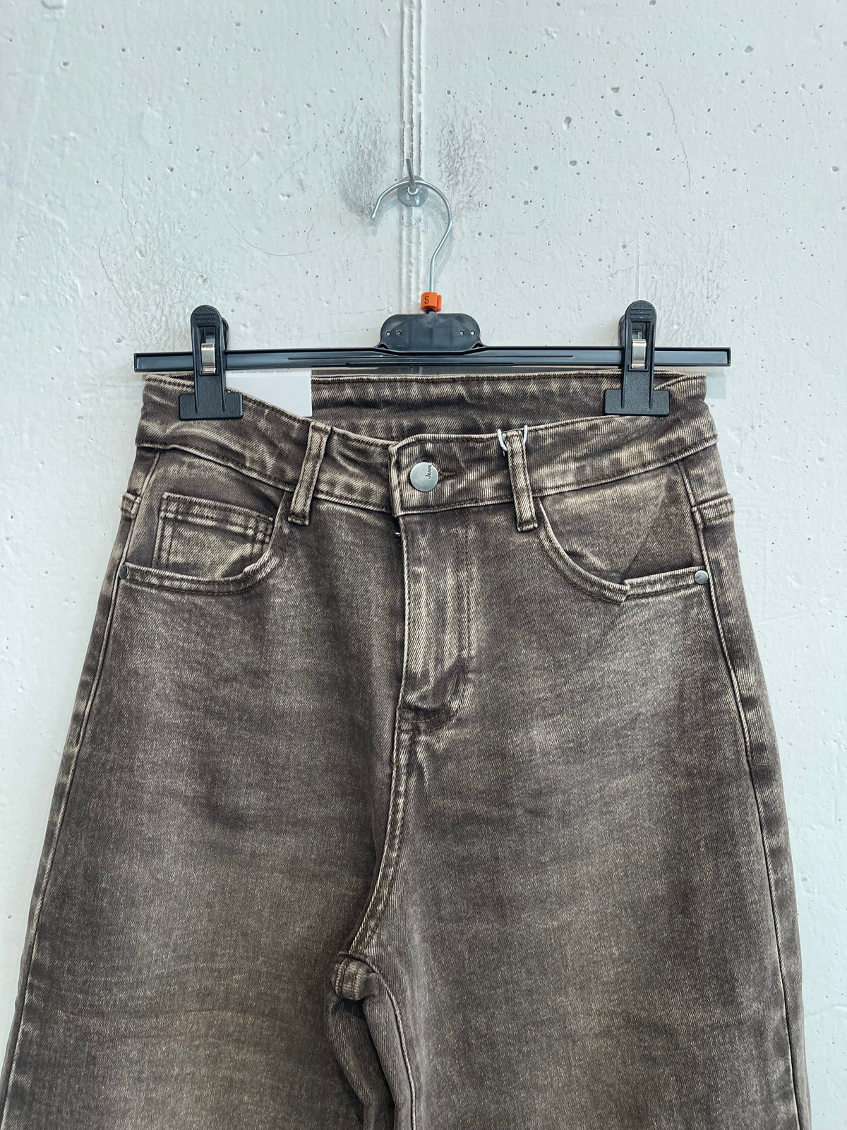 Jeans effetto slavato marrone a palazzo