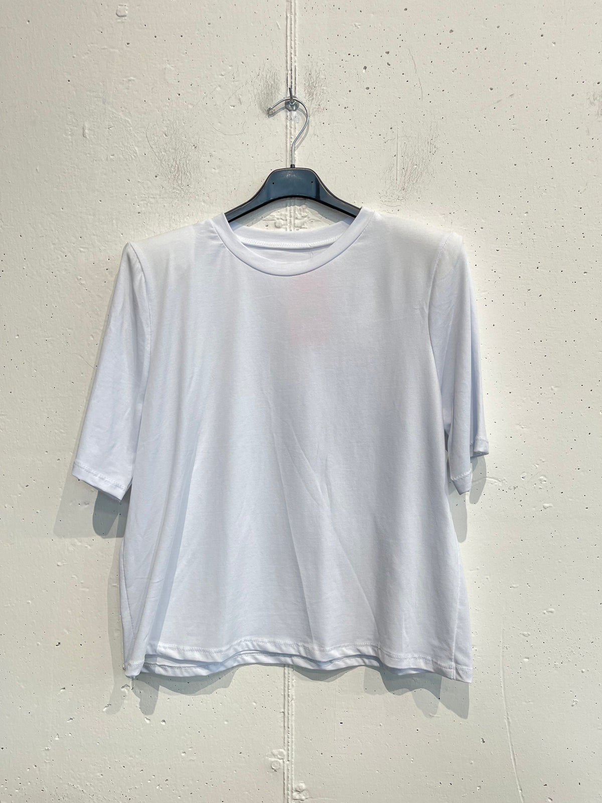 T-shirt spalline imbottite