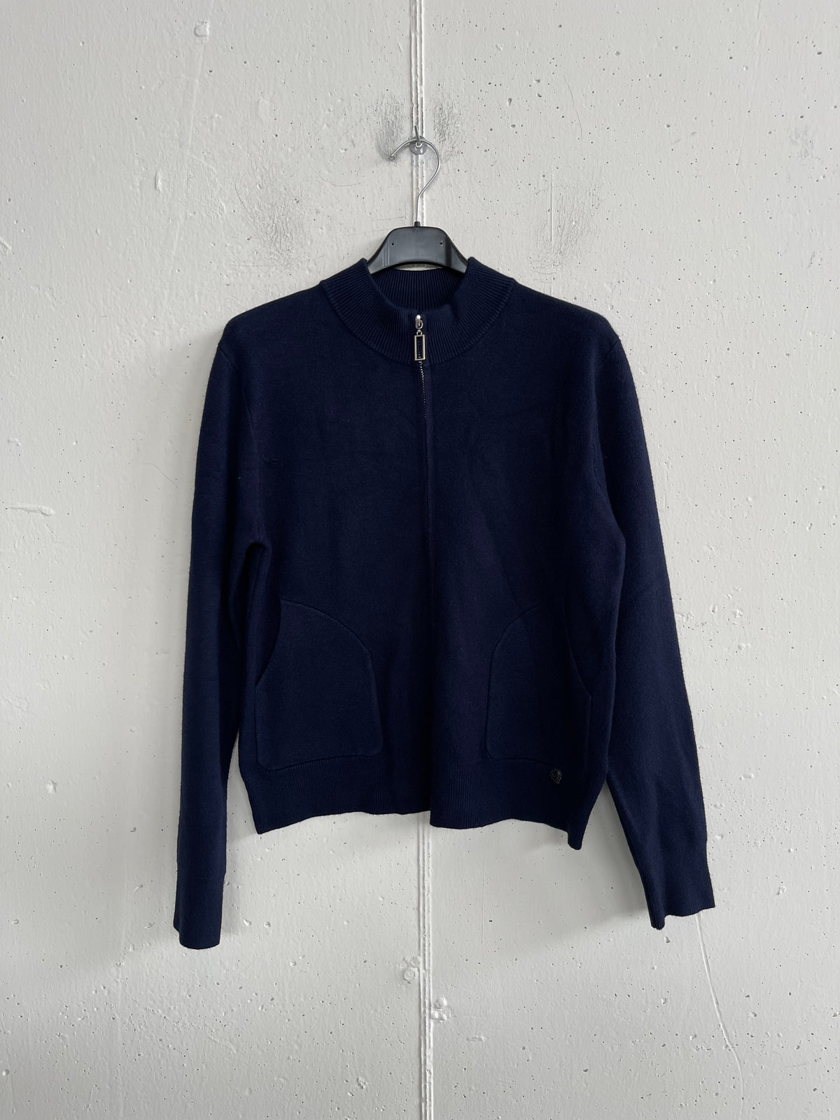 Felpa in maglia con zip e tasche