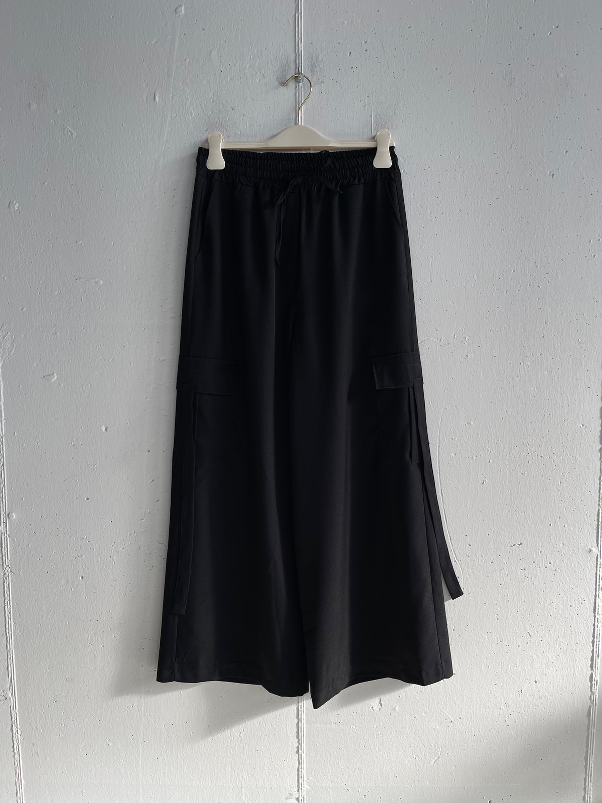 Pantalone con lacci