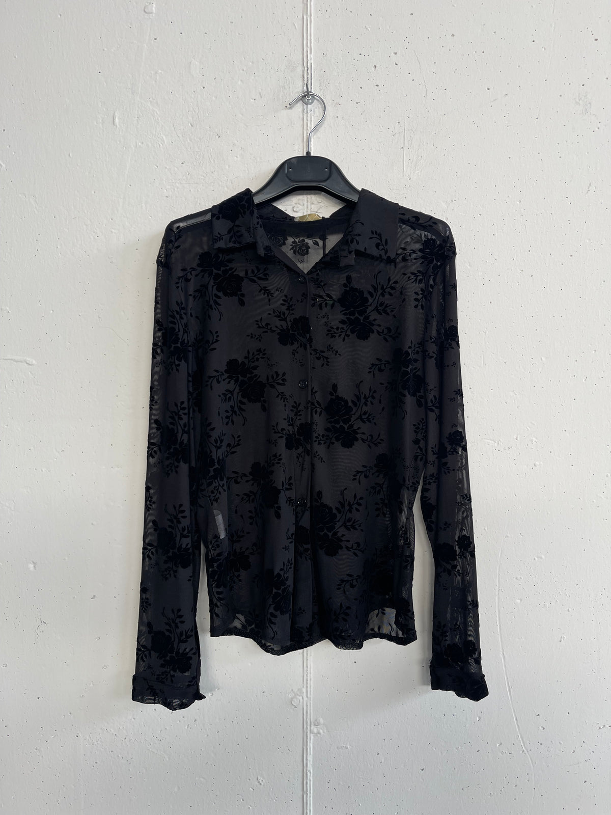 Camicia trasparente con fiori di ciniglia