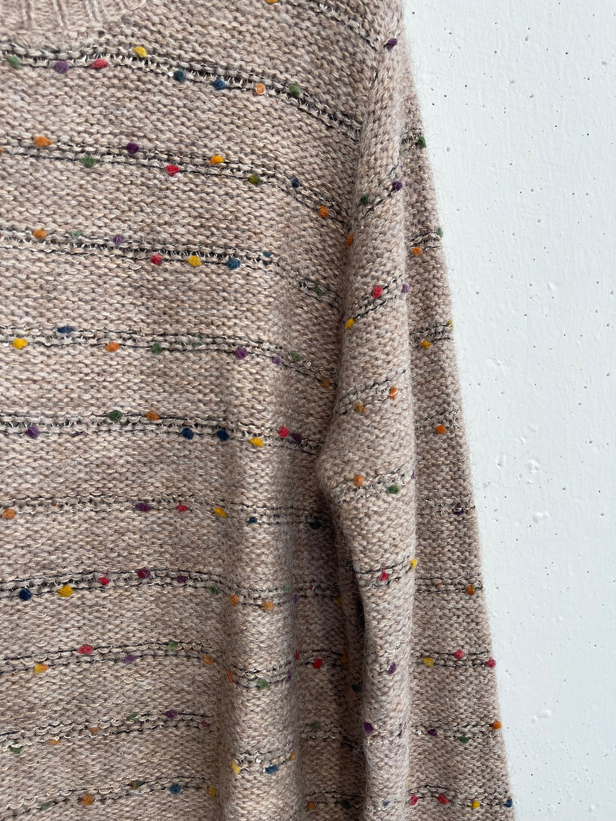 Pull con piccole palline colorate