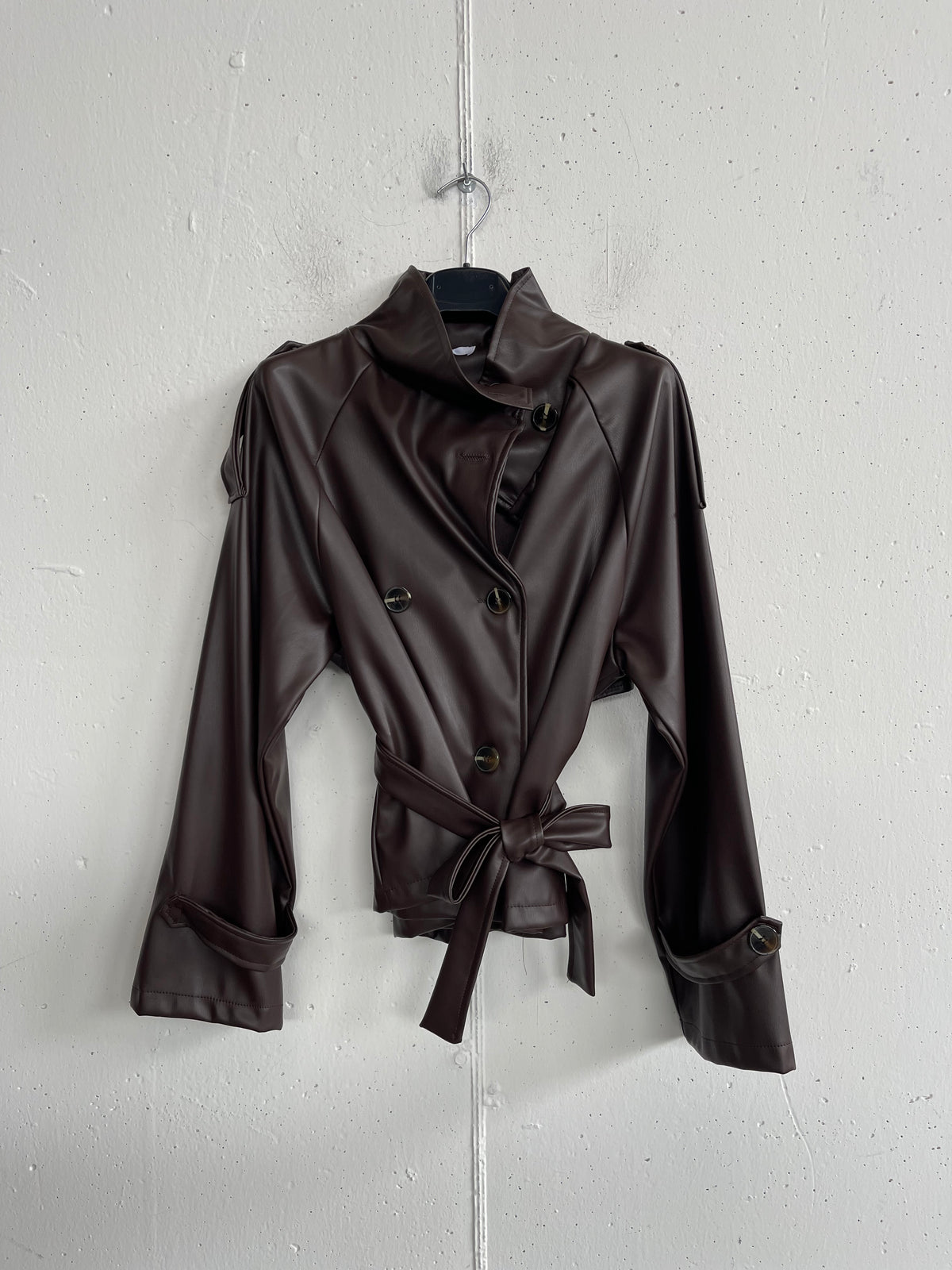 Trench corto in ecopelle