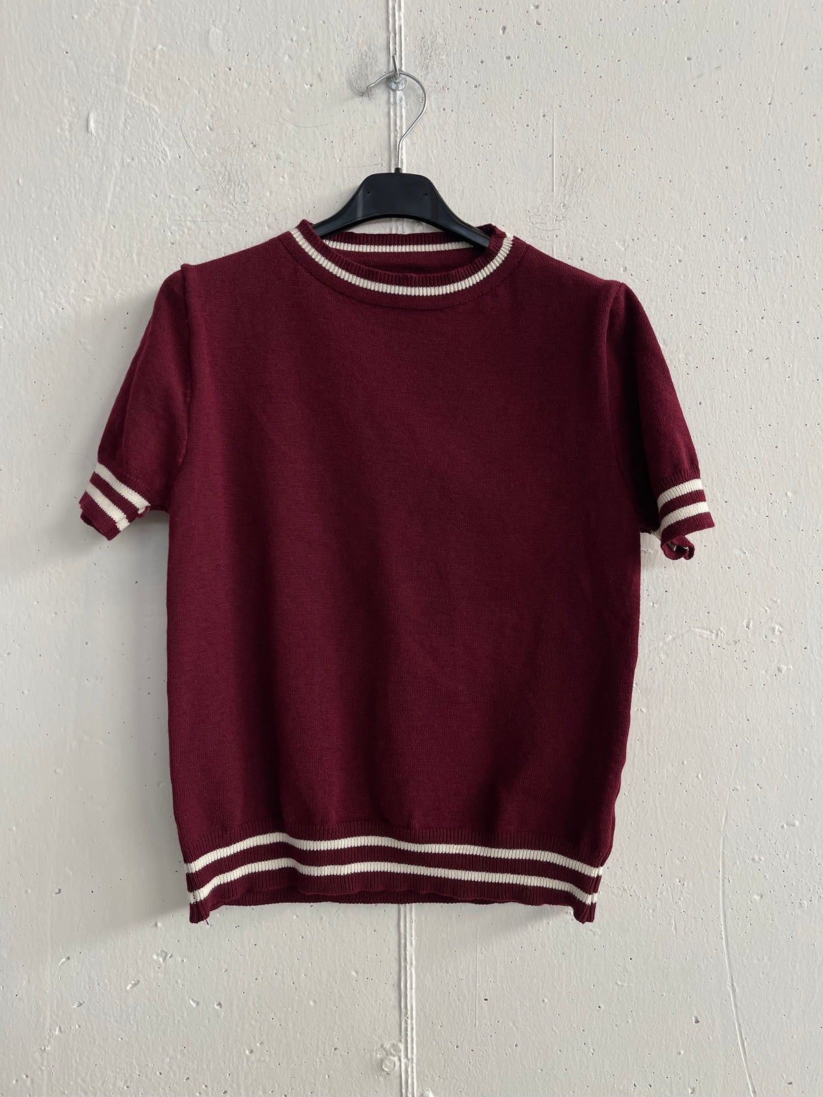 Maglia con bordino a contrasto