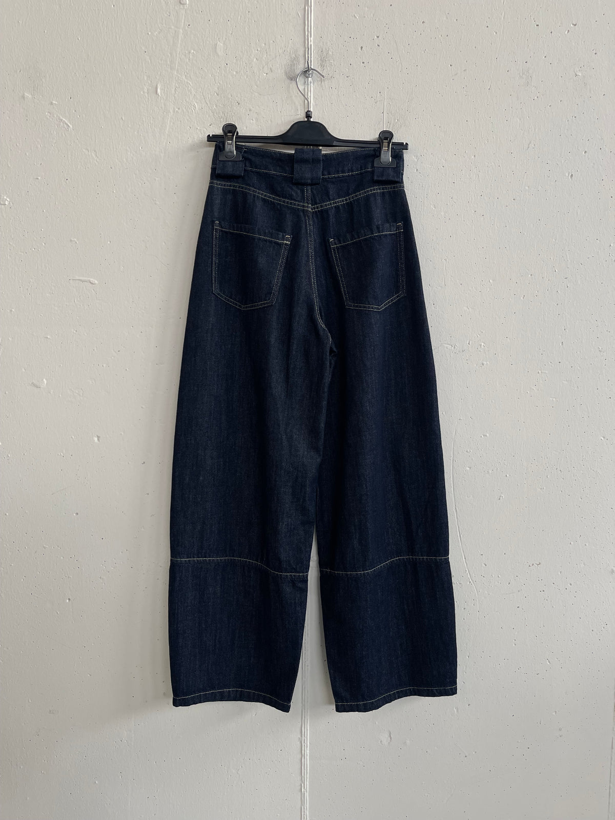 Jeans scuri balloon fit con cuciture