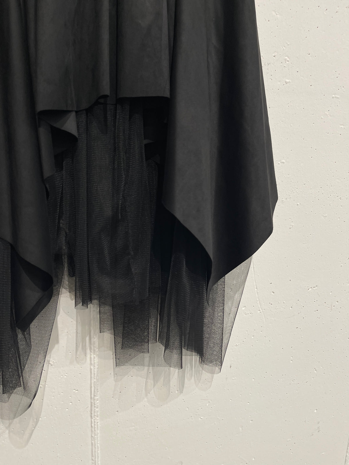 Gonna in alcantara con sottogonna in tulle