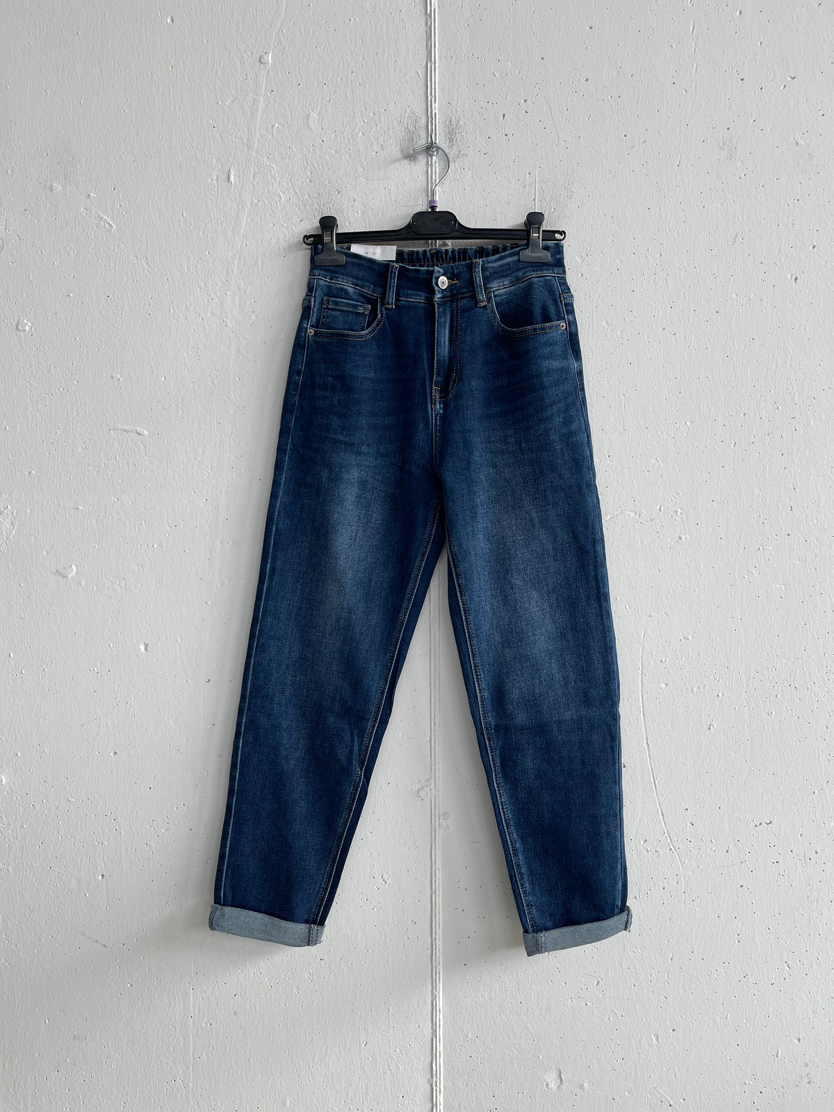 Jeans mom fit con elastico