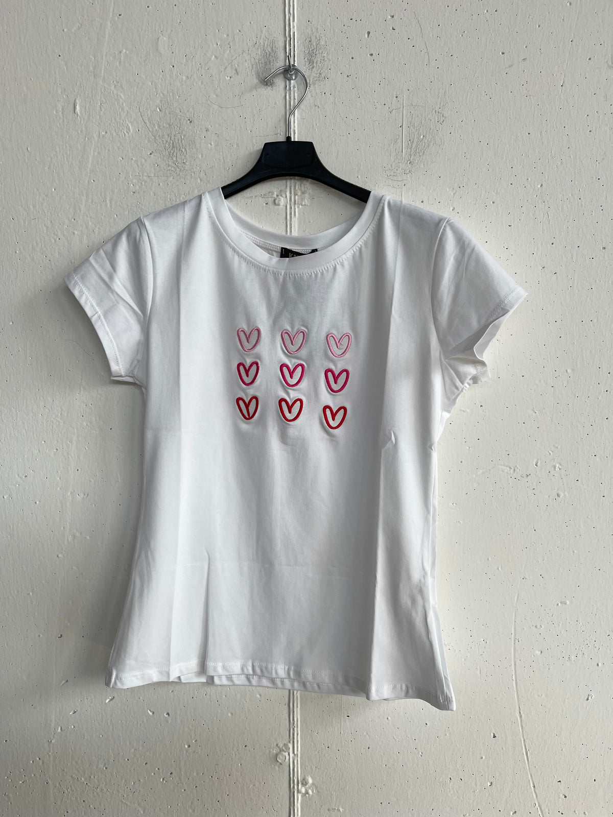 T-shirt cuori ricamati 1