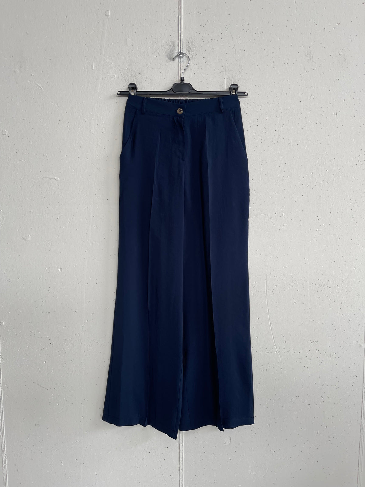 Pantalone a palazzo classico con elastico sul retro