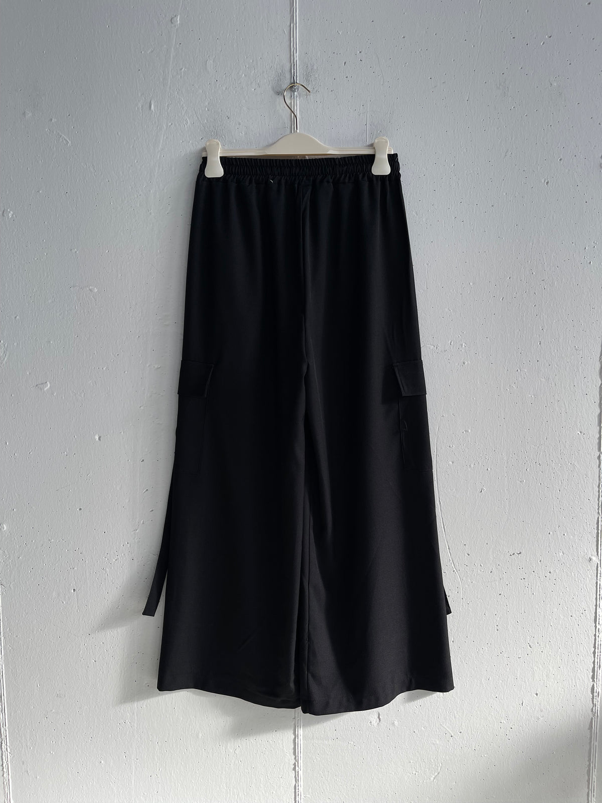 Pantalone con lacci