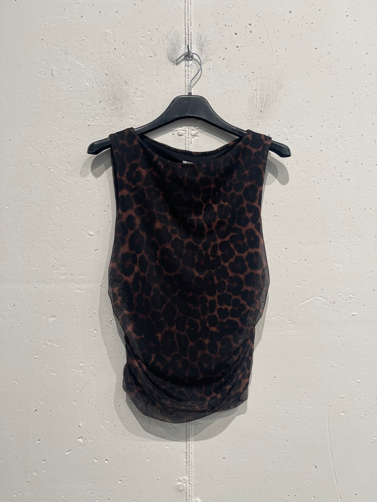 Top leopardato arricciato in tulle