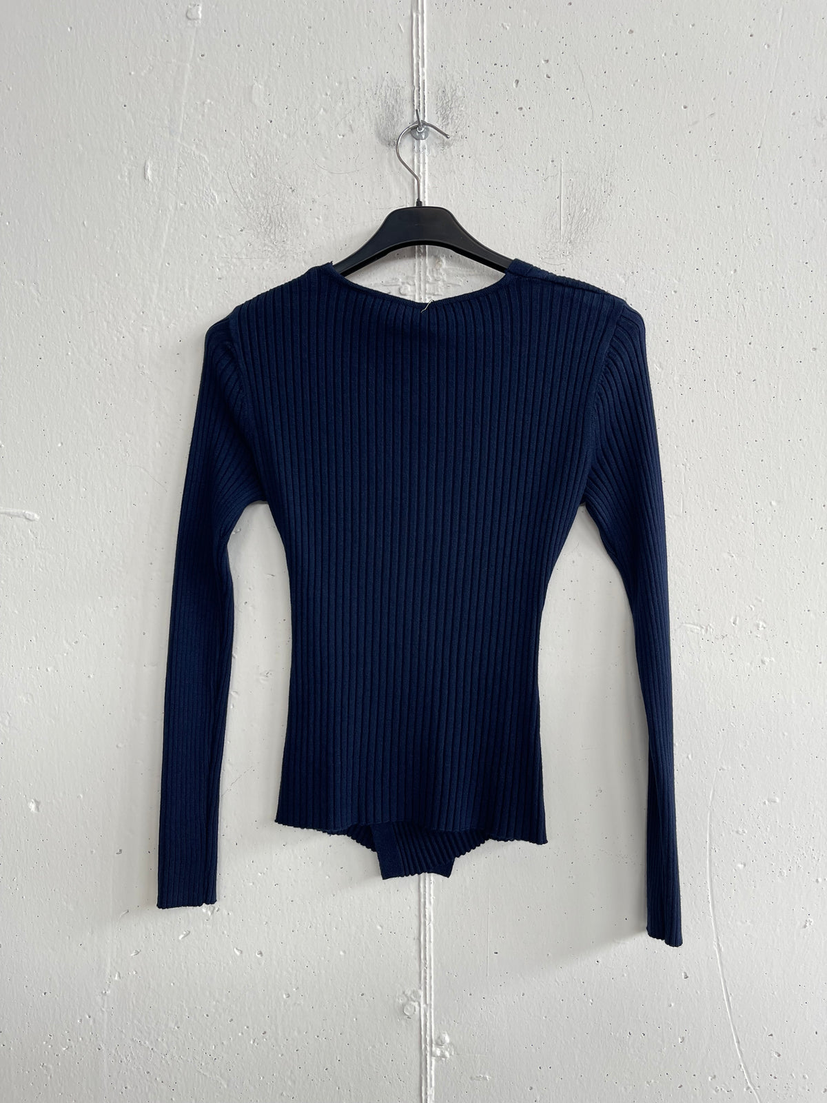 Pullover incrociato aderente