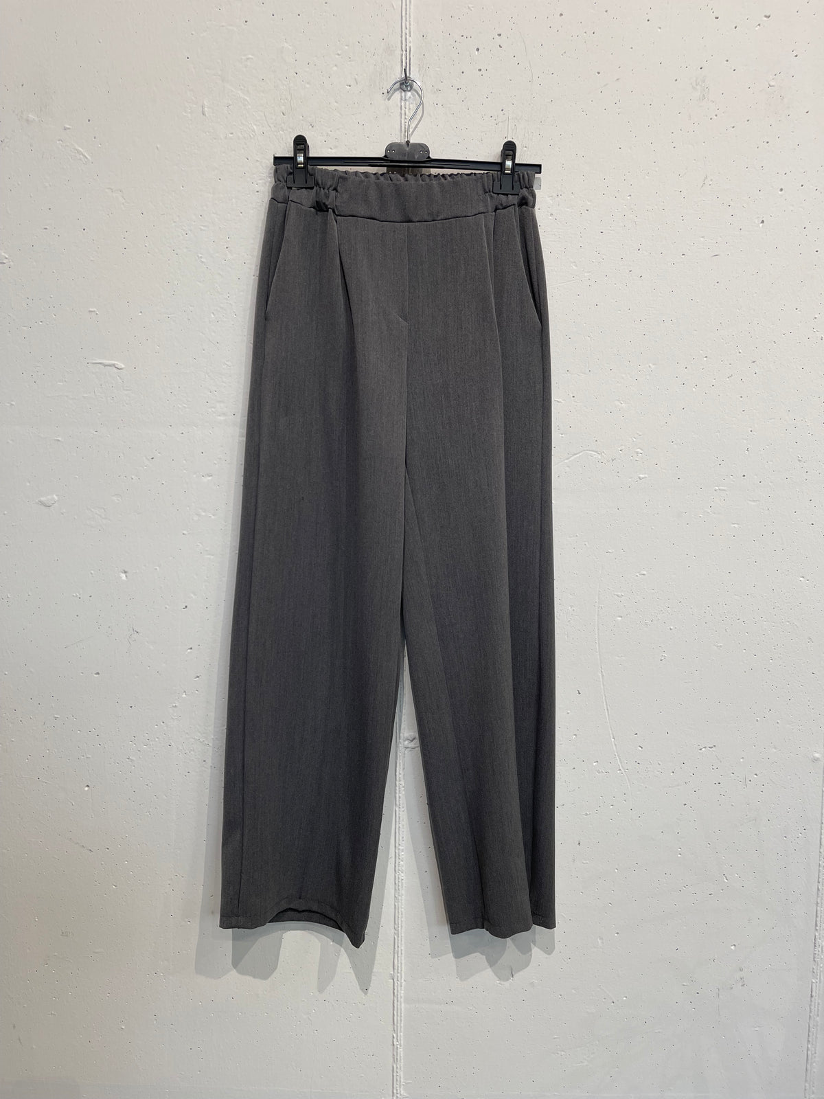 Pantalone misto viscosa a palazzo con pieghe davanti ed elastico dietro