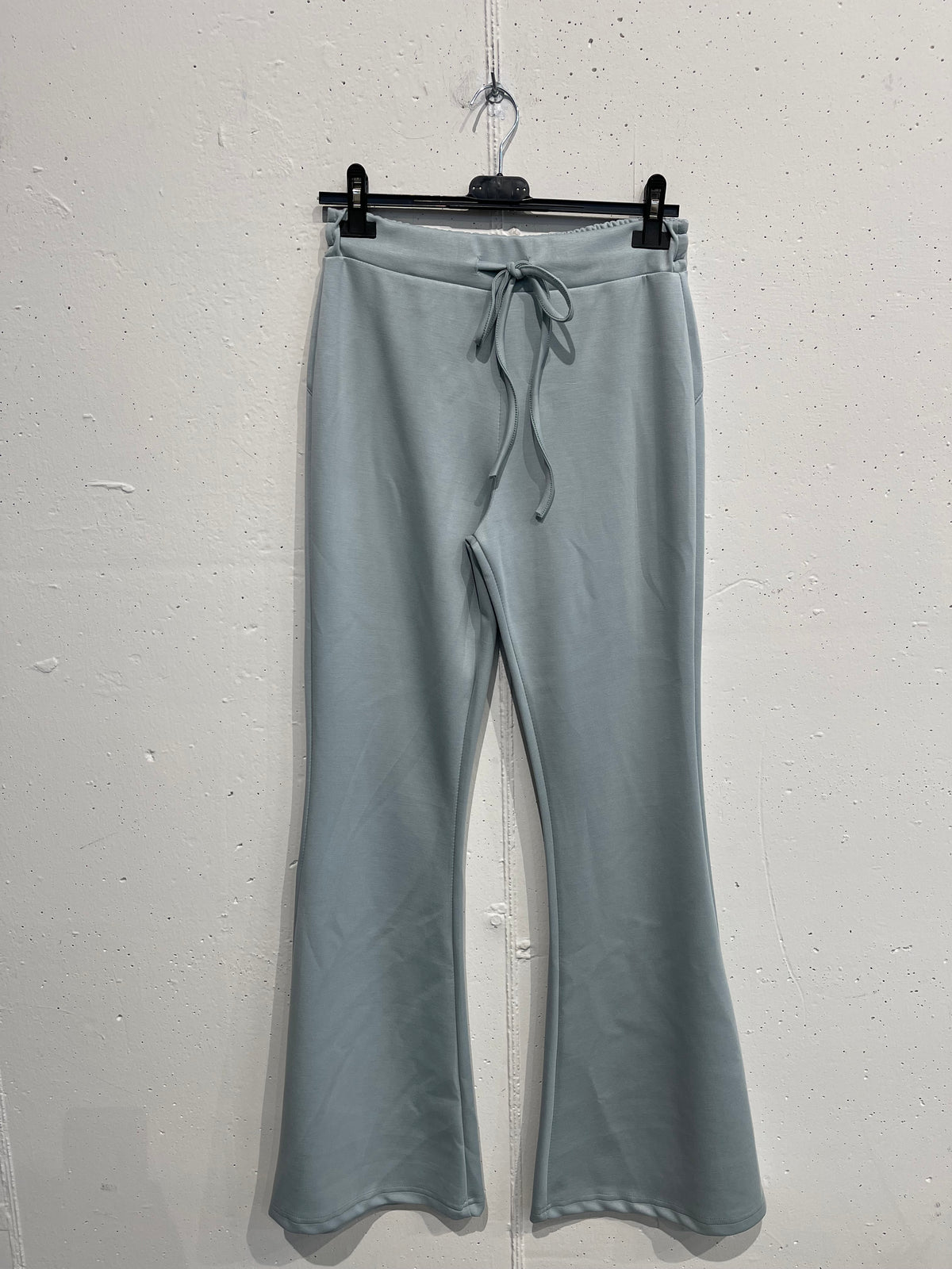 Pantaloni tuta a campana