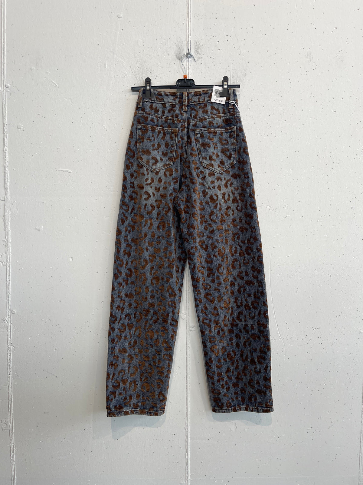 Jeans maculato con dettagli in velluto