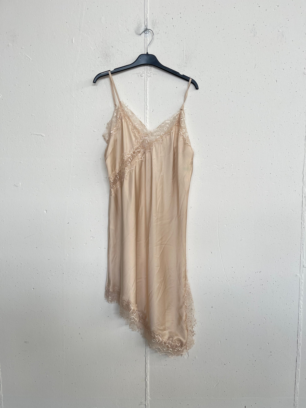 Abito lingerie taglio obliquo