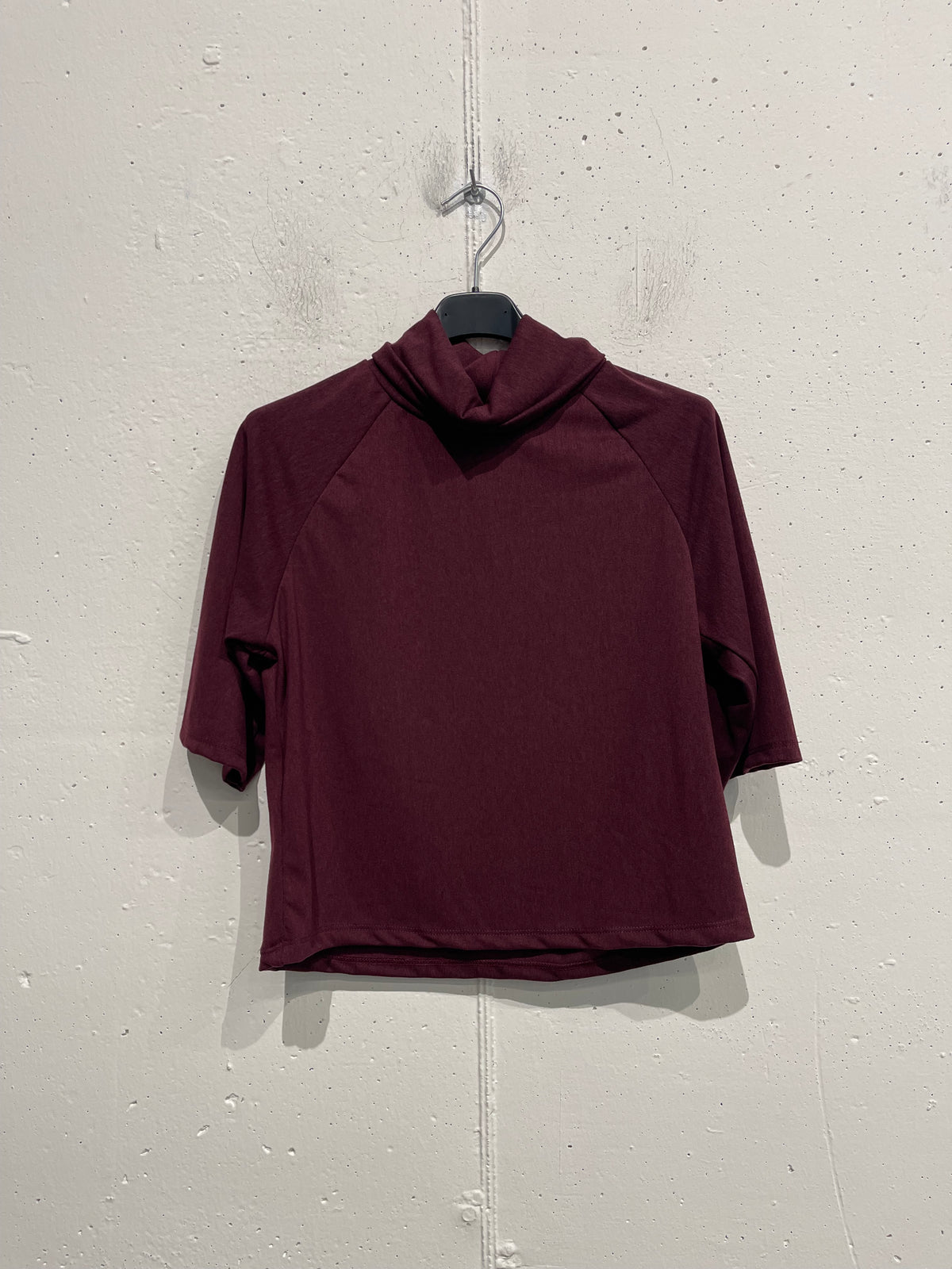 Maglia mezza manica con collo alto