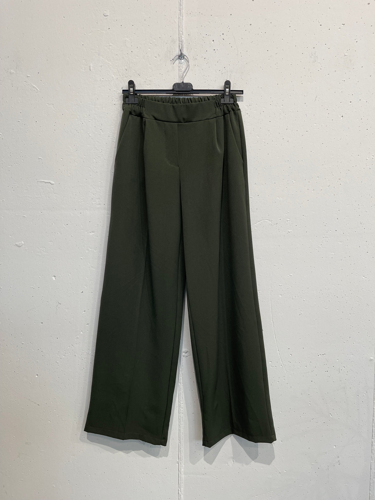 Pantalone misto viscosa a palazzo con pieghe davanti ed elastico dietro