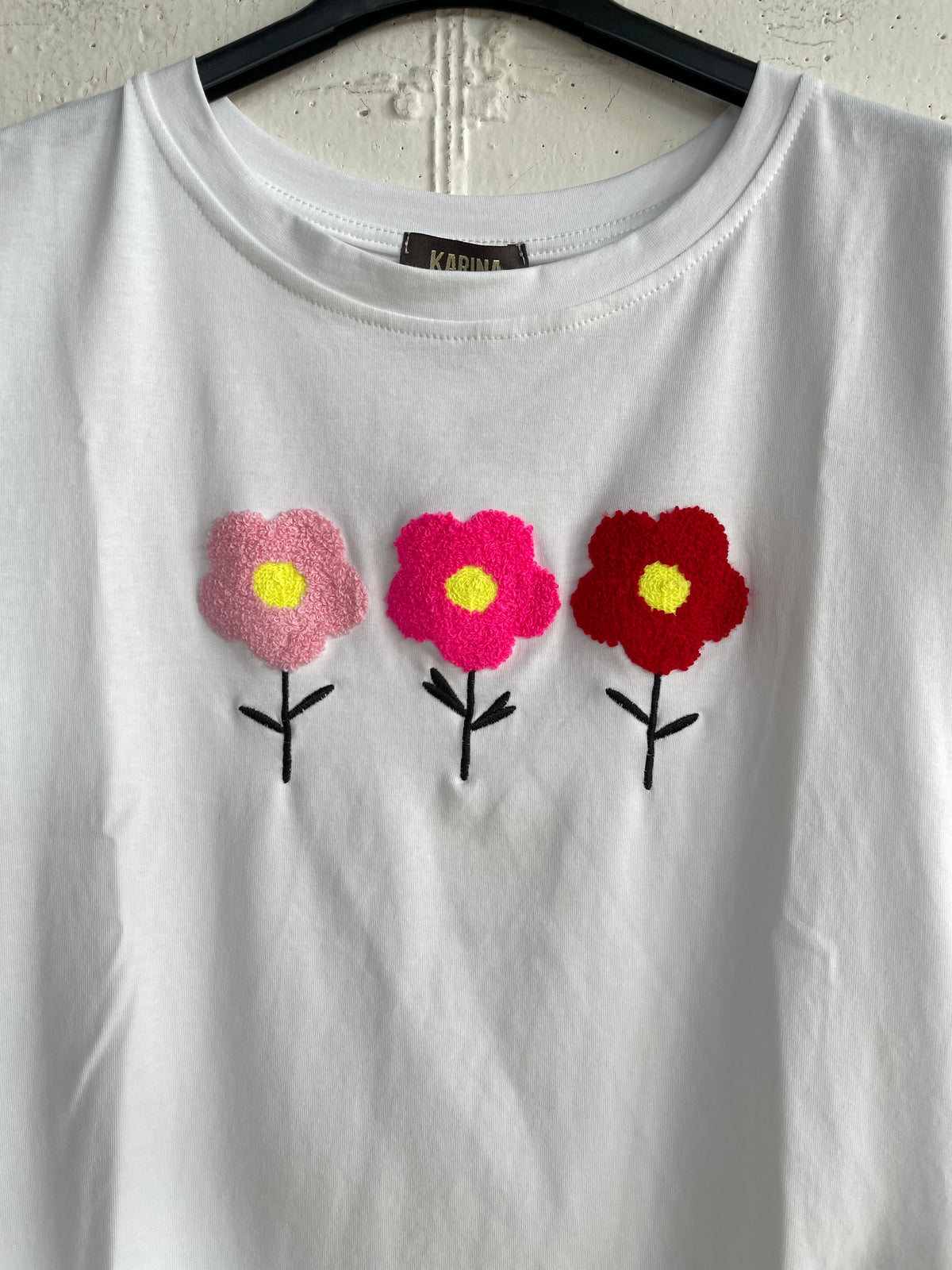 T-shirt fiori ricamati