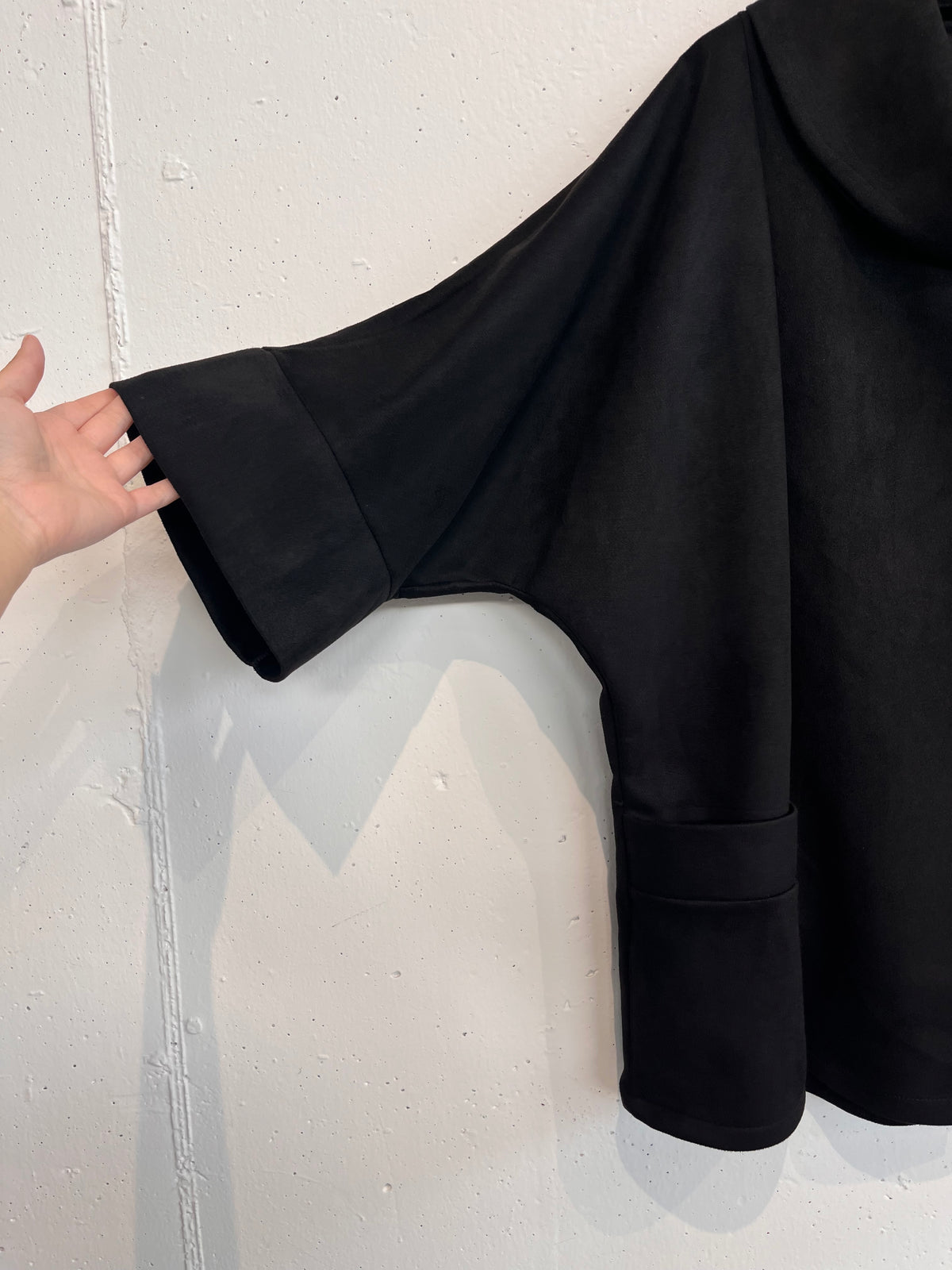 Giacca Poncho in Alcantara con cappuccio