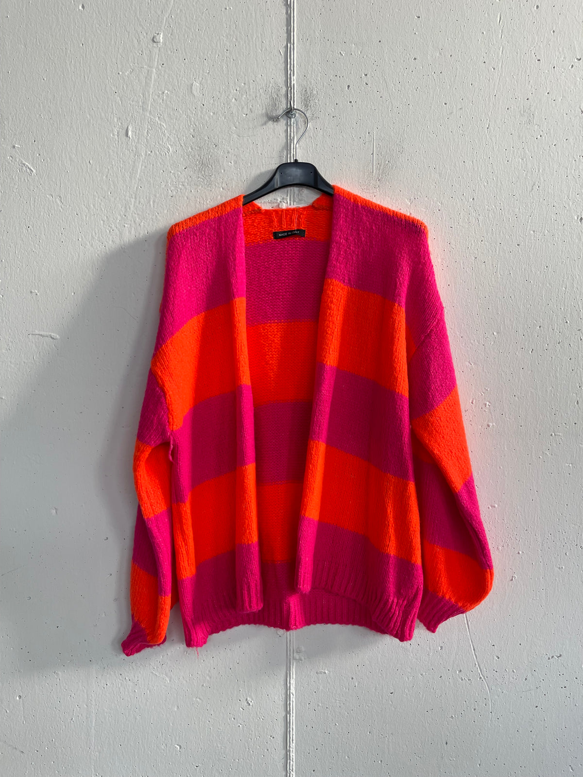 Cardigan over a righe