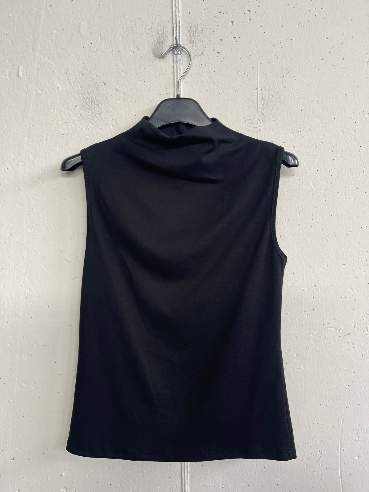 Top smanicato in cotone