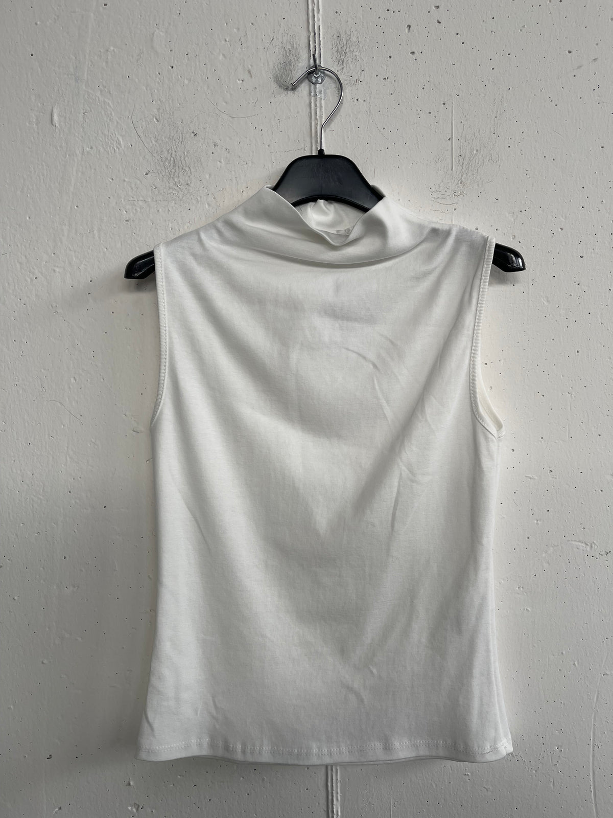 Top smanicato in cotone