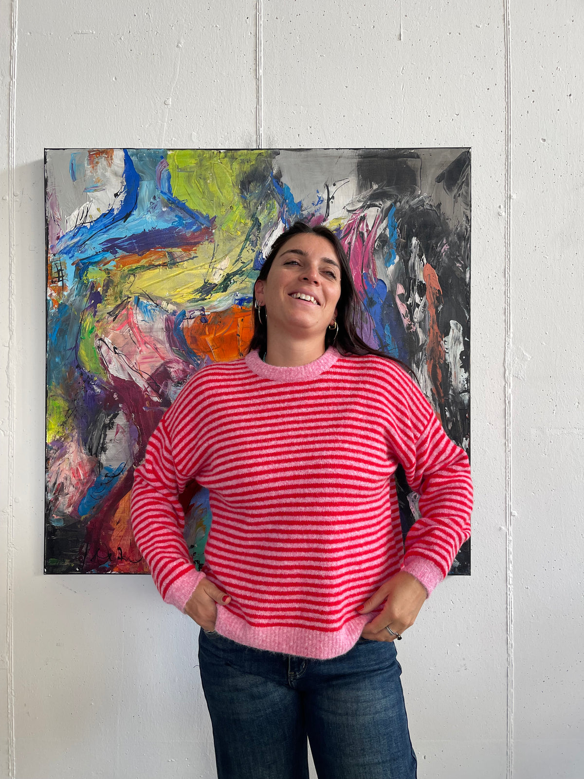 Pull colorato a righe con scritta sul retro AMOUR
