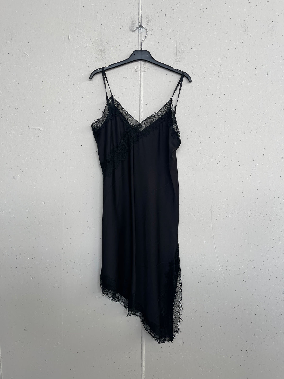 Abito lingerie taglio obliquo