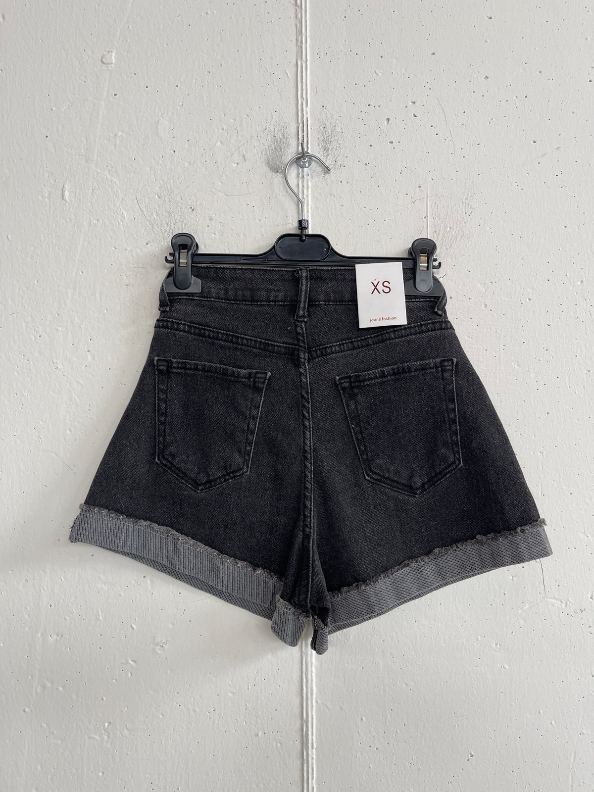 Shorts a vita alta con risvolti