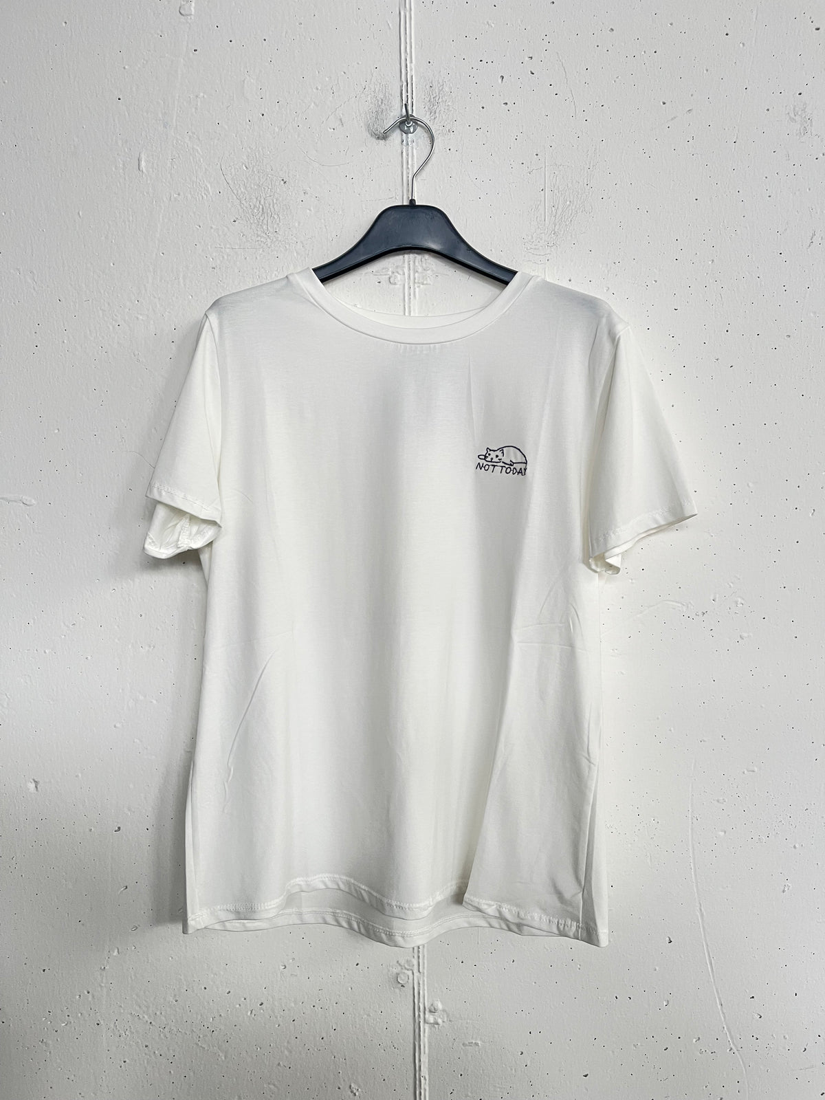 T-shirt con scritta ricamata “NOT TODAY”