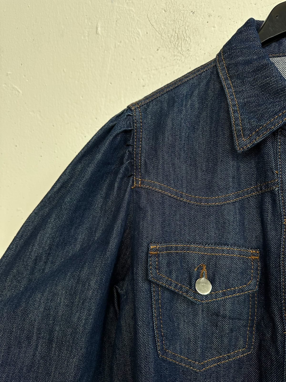 Camicia in jeans con manica a sbuffo