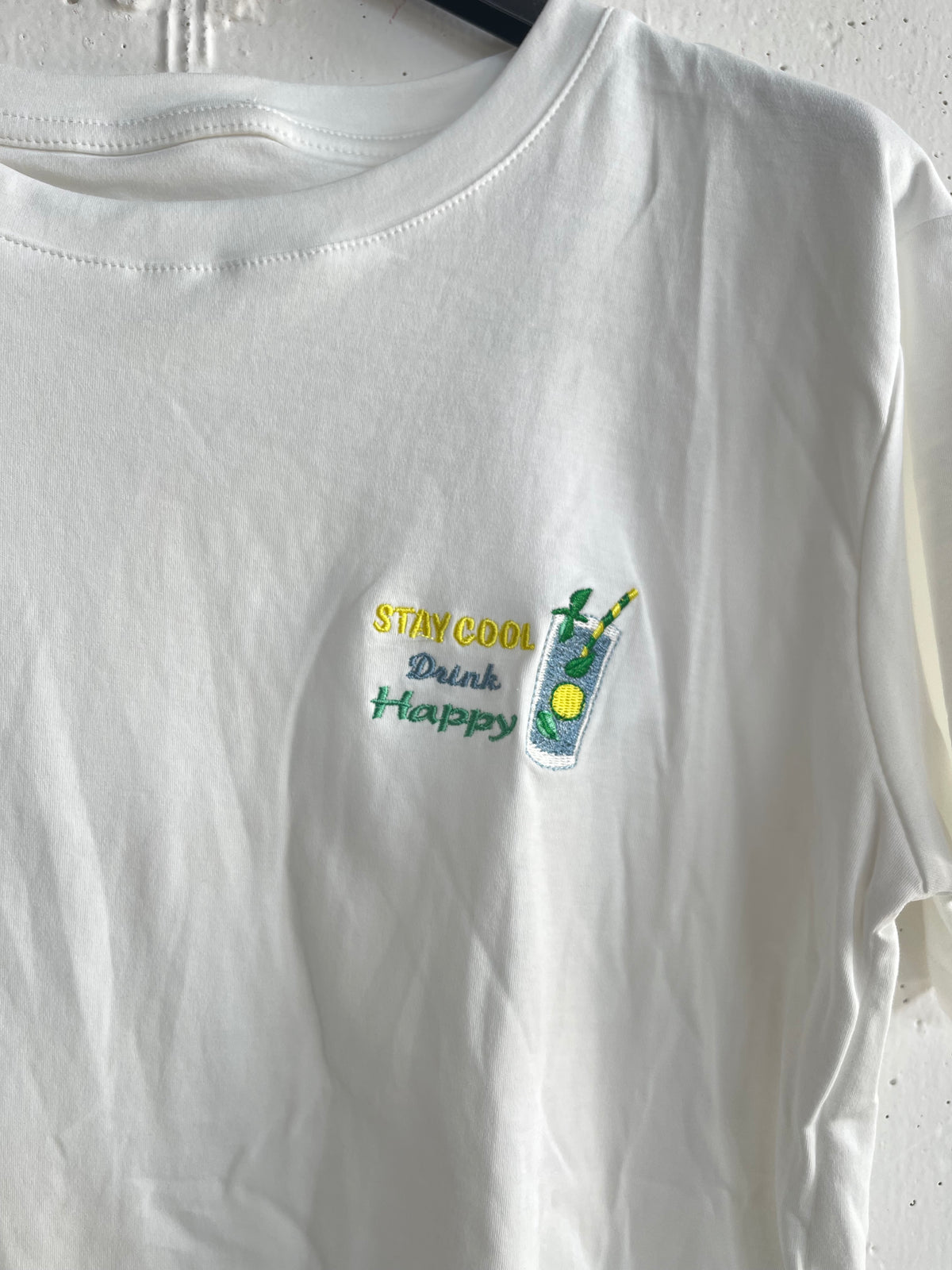 T-shirt scritta ricamata "STAY COOL"