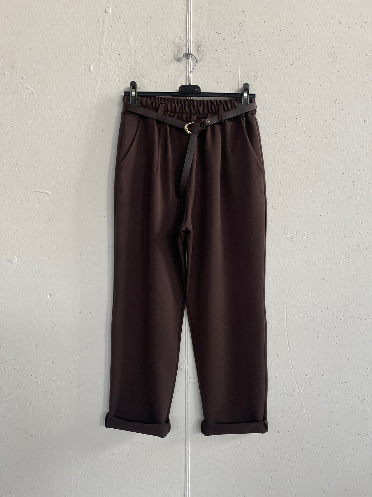 Pantalone classico in tessuto con elastico sul retro