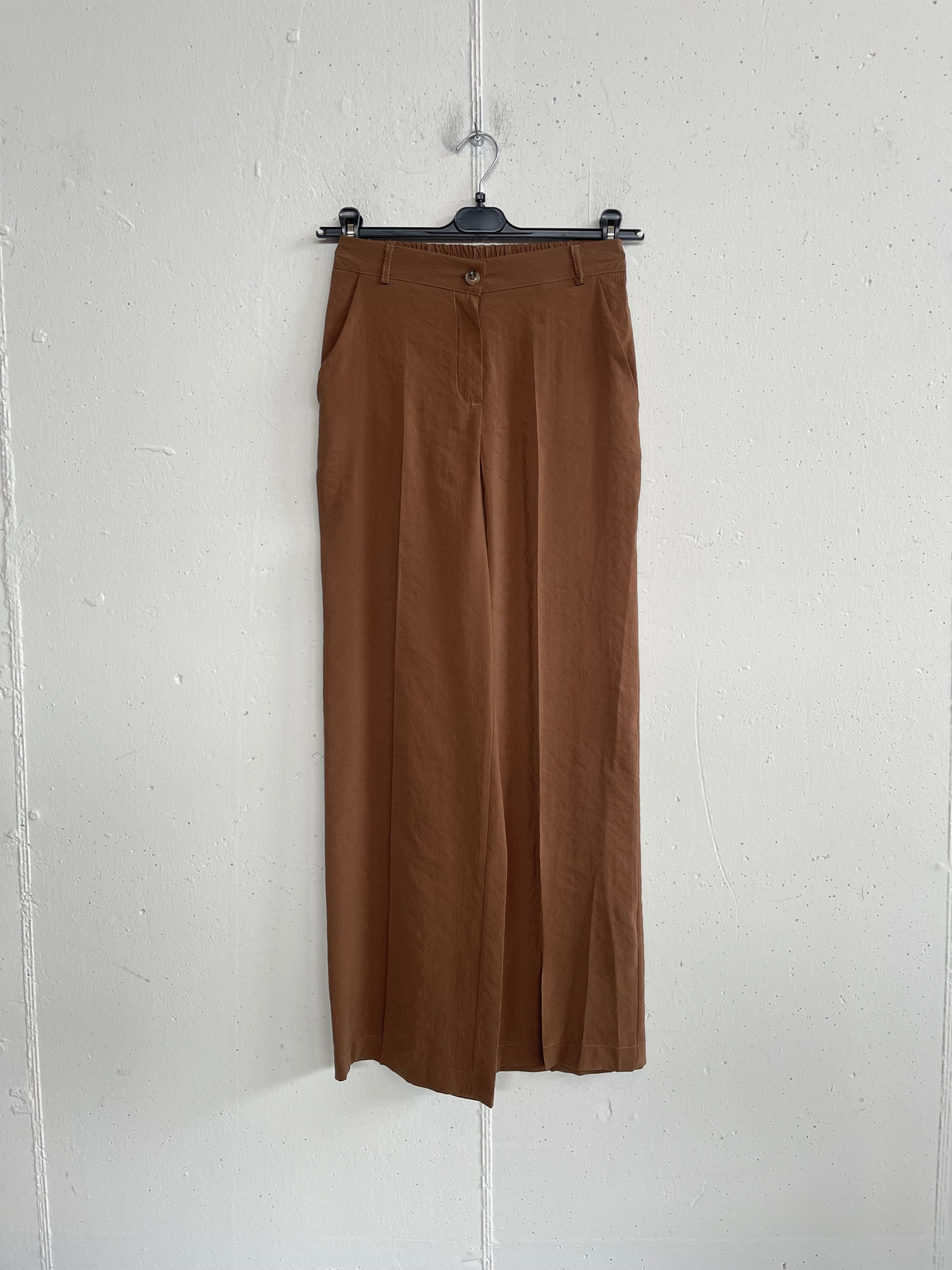 Pantalone a palazzo classico con elastico sul retro