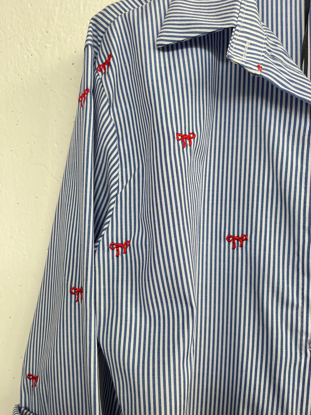 Camicia con fiocchetti ricamati