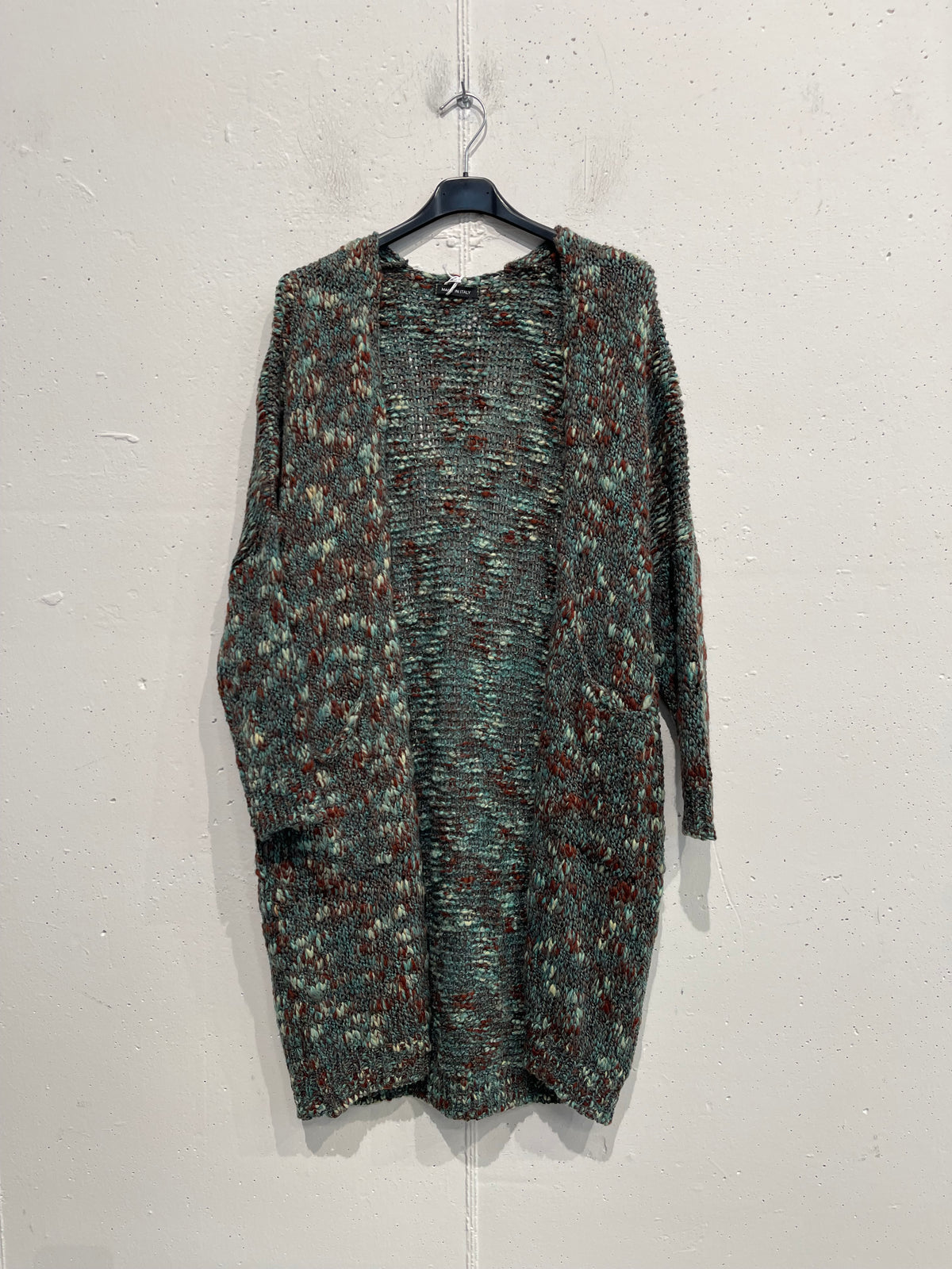 Cardigan bouclè con tasche lungo