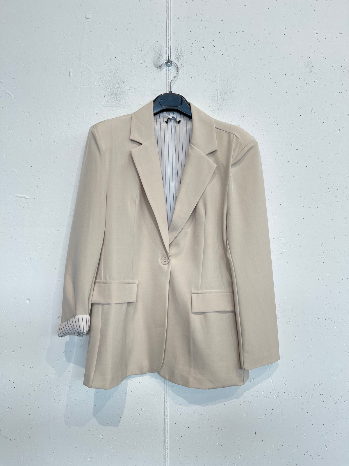Blazer con spalline imbottite over con bottone