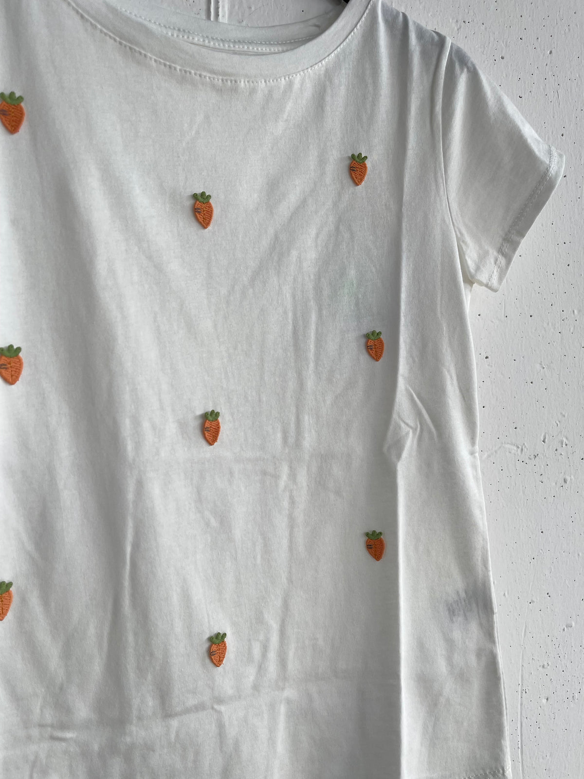 T-shirt dettagli ricamati 3D