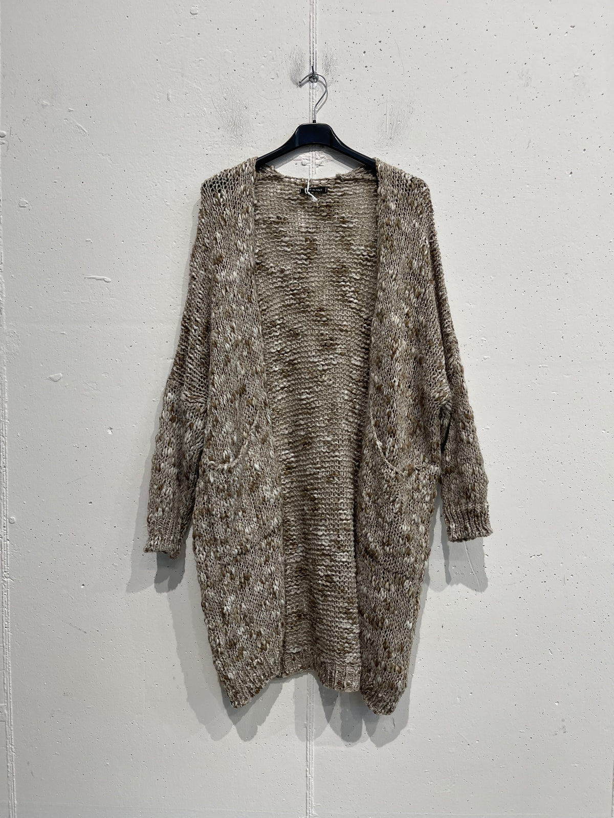 Cardigan bouclè con tasche lungo
