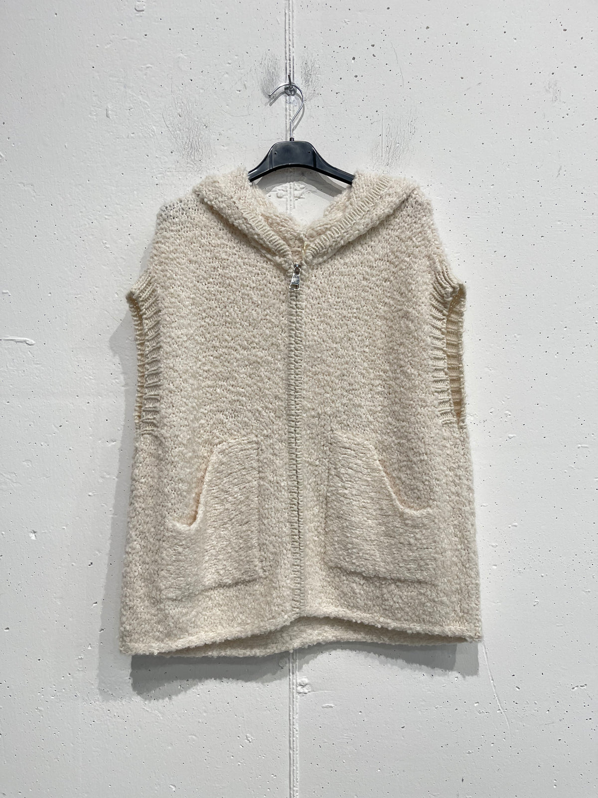 Gilet con zip e cappuccio in bouclè