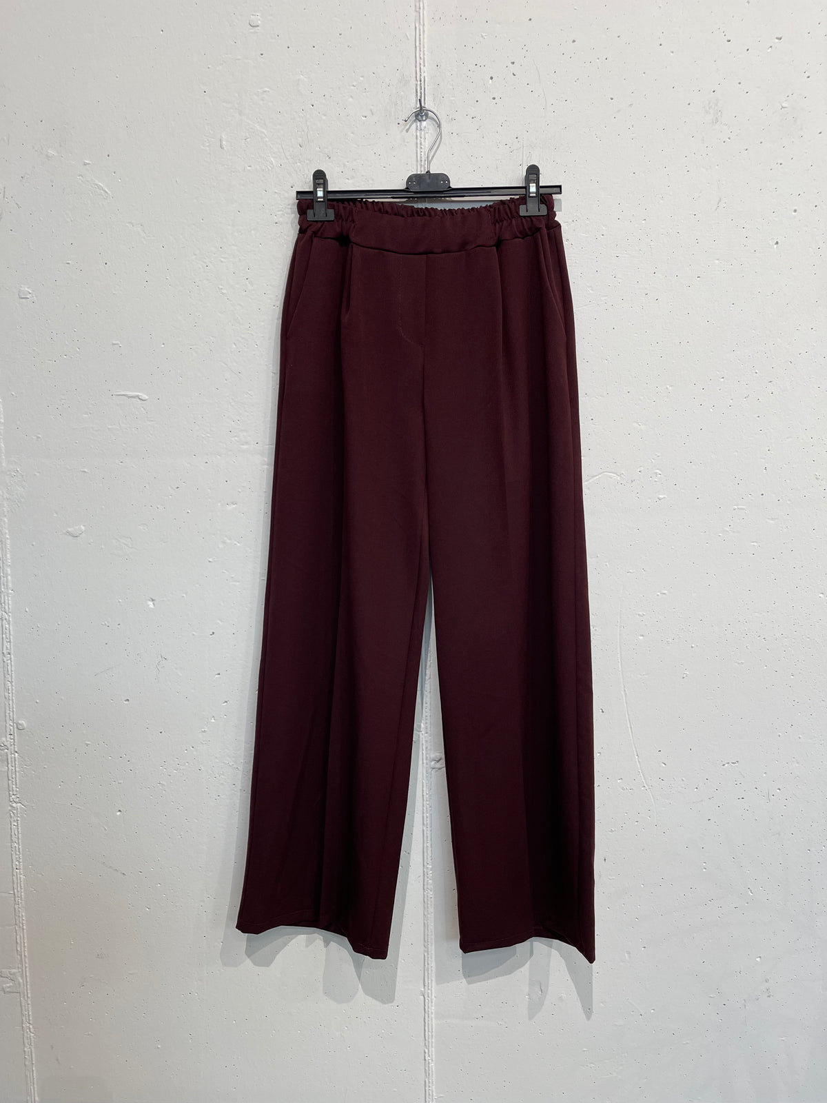 Pantalone misto viscosa a palazzo con pieghe davanti ed elastico dietro