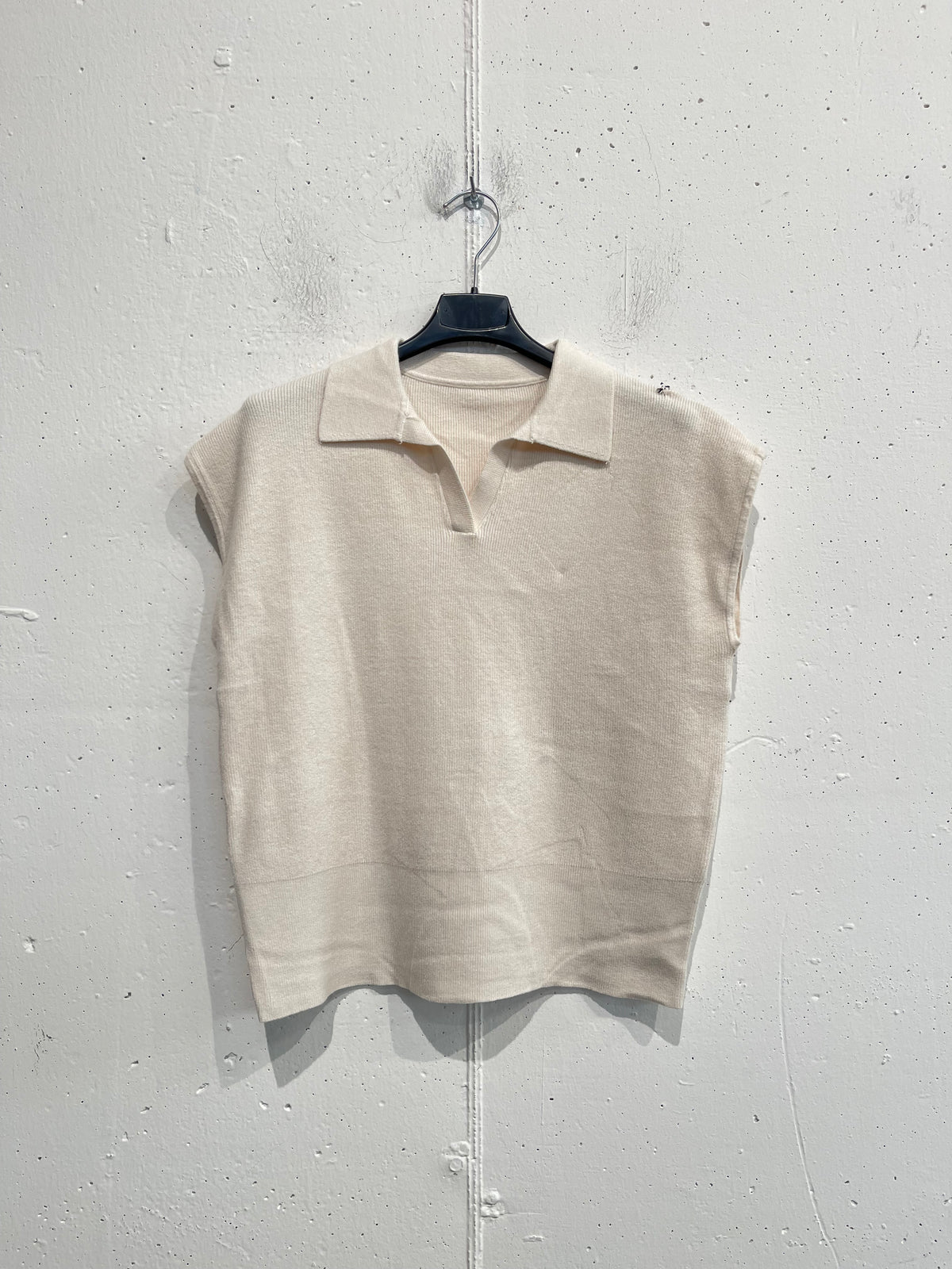 Maglia a costine con collo a polo
